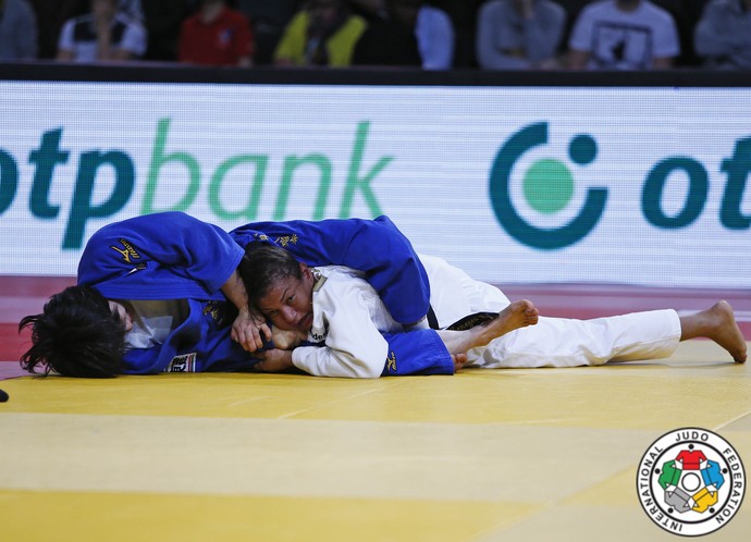 Sarah Menezes ganha bronze no Grand Slam de Paris