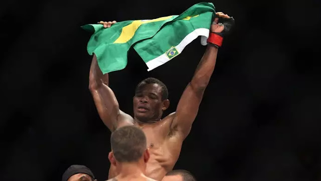 Massaranduba “surra” rival americano e soma sexta vitória consecutiva no UFC