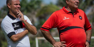 Capitão com a corda no pescoço, ainda sem vencer na Série C, River busca novo técnico