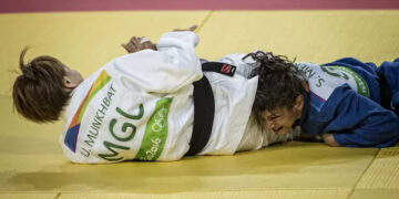 Sarah Menezes perde na repescagem, sofre luxação e dá adeus às  Olimpíadas Rio 2016