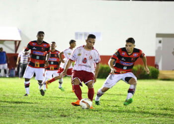 Altos e Flamengo-PI vencem e largam na liderança do Piauiense 2017