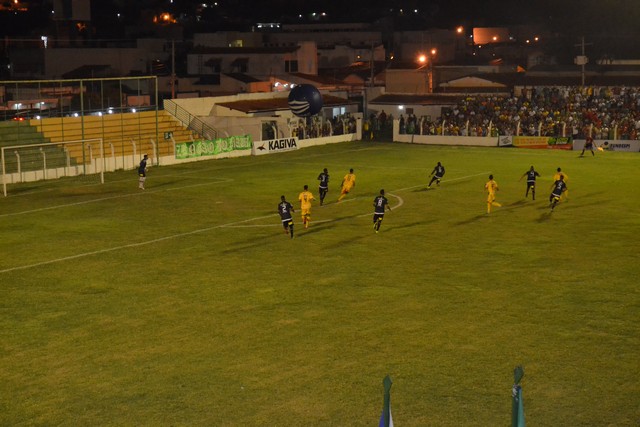 Com dois de Raphael Freitas, Picos empata com o River em jogão na estreia no Campeonato Piauiense 2017