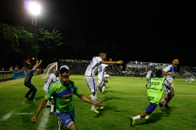 Em final polêmica, Parnahyba vence o Altos de virada e é campeão do primeiro turno do Piauiense