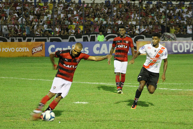 Em jogão, River perde para o Vitória por 3 a 2 e terá que vencer em Salvador para se classificar